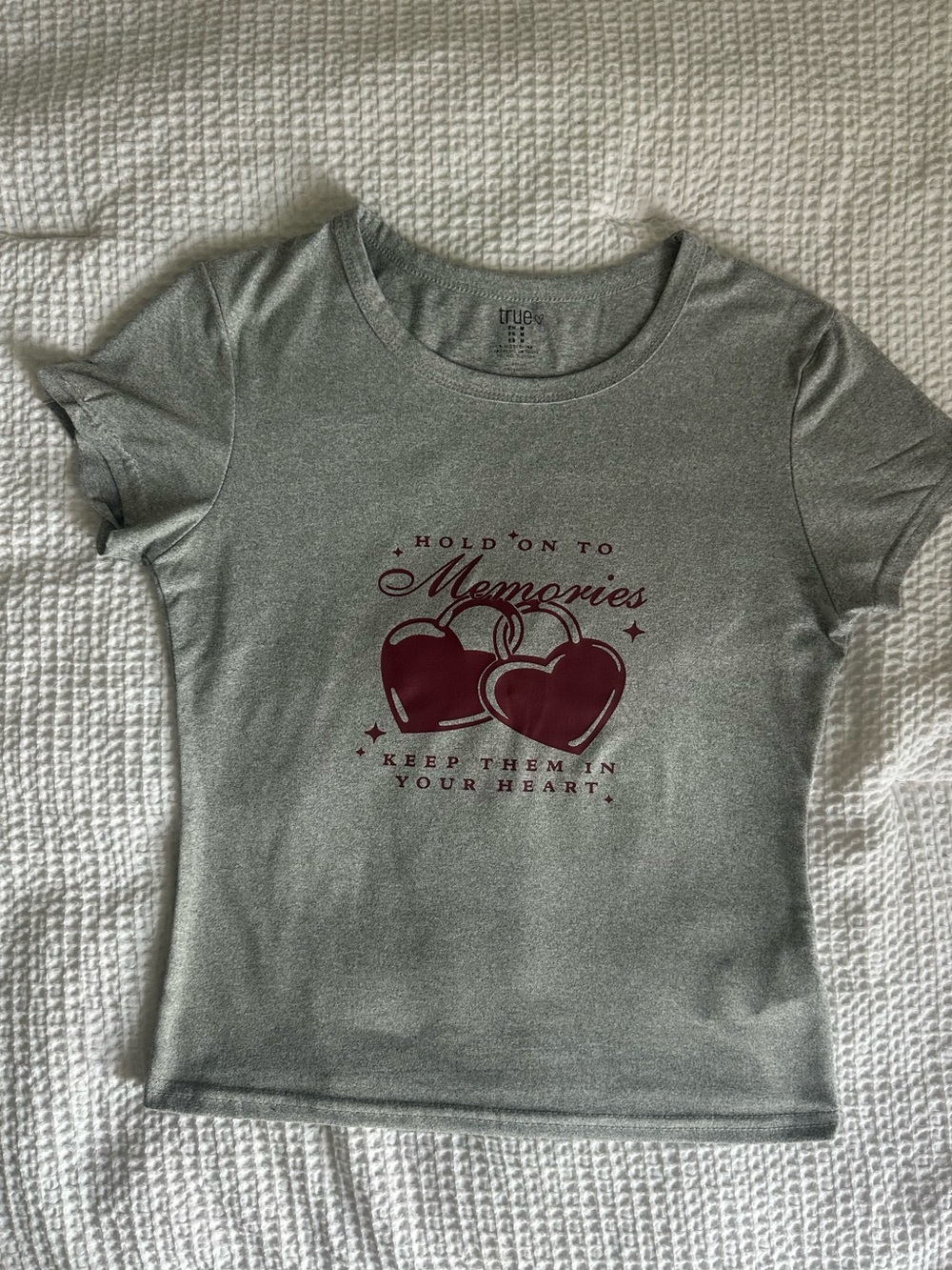 True Gray Heart Graphic Tee Women’s Size M